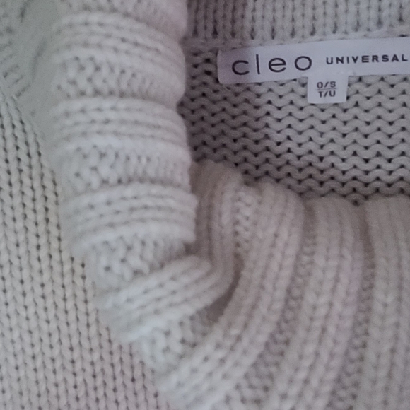 Turtle neck sweater poncho style - Picture 2 of 4